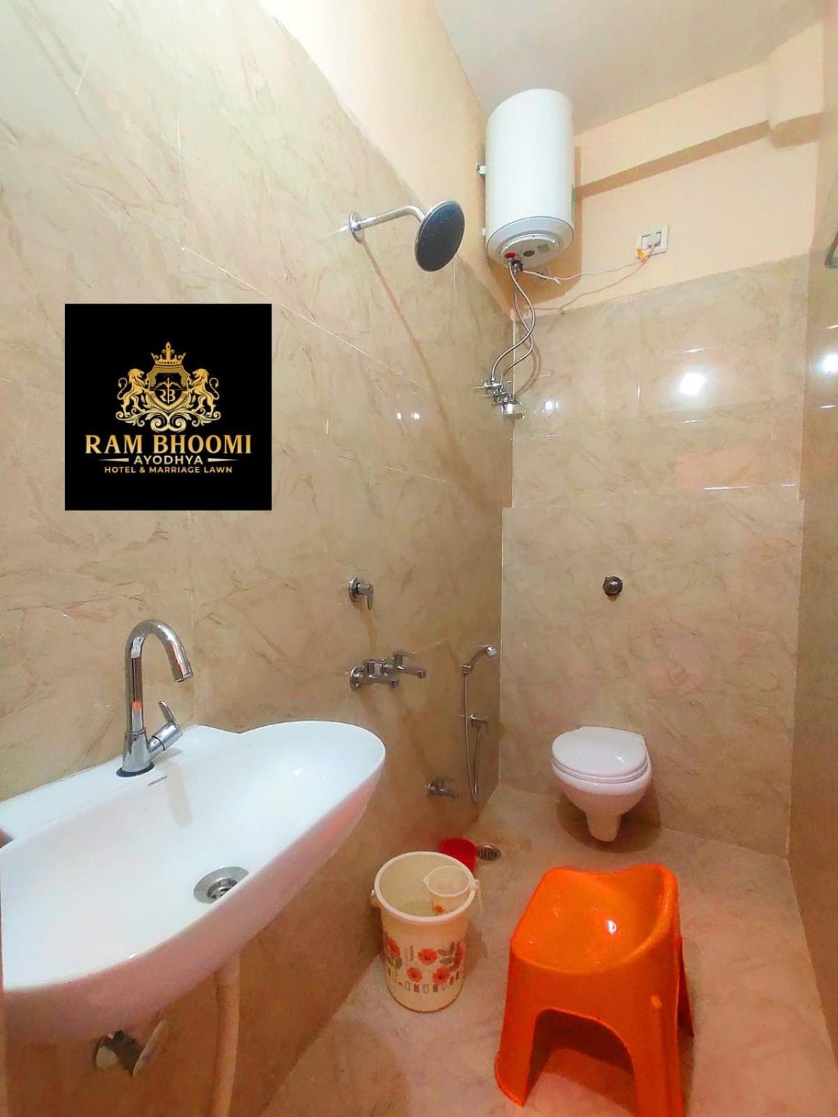Hotel Rambhoomi Ayodhya Buitenkant foto